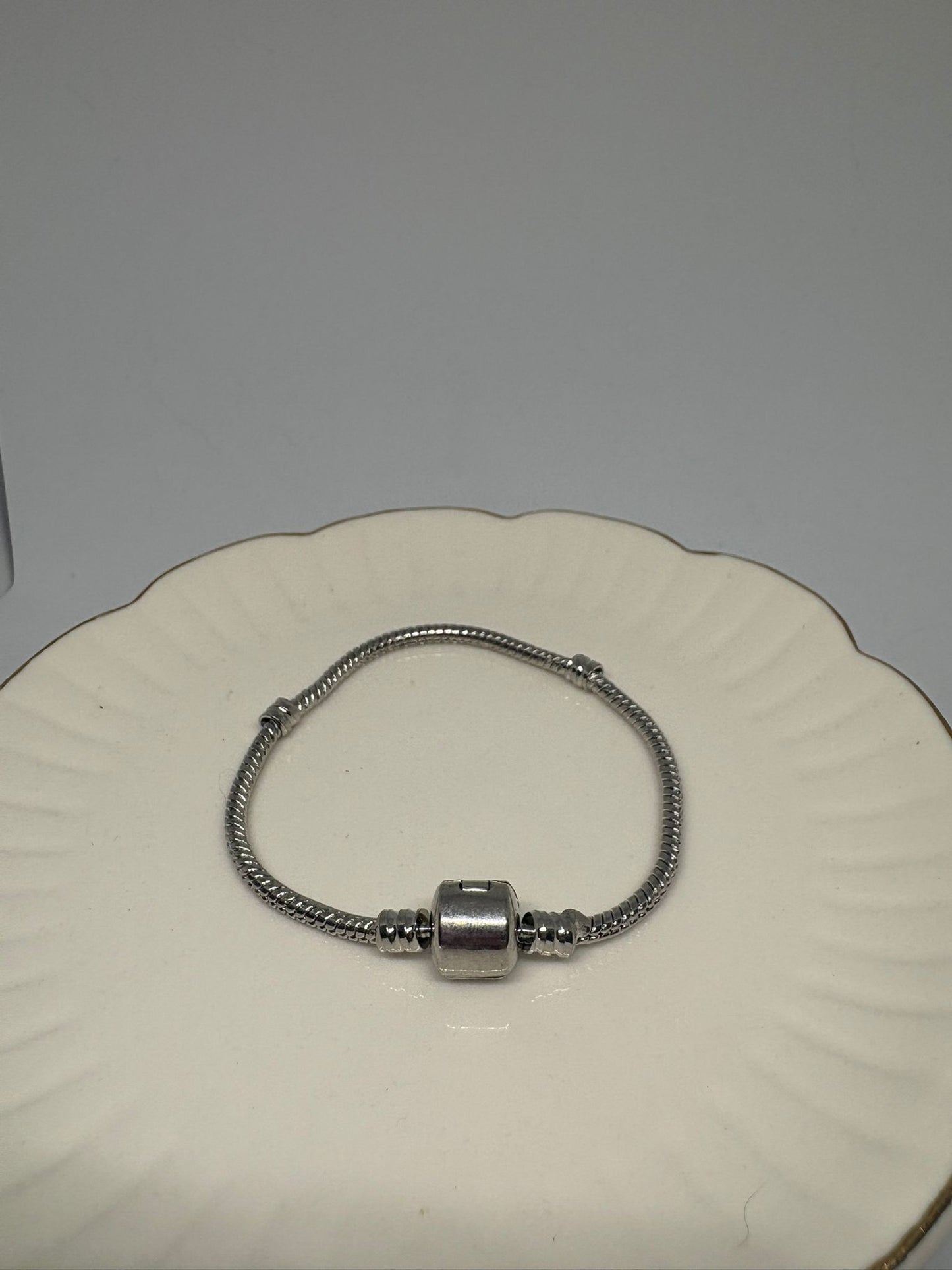 Plain style base bracelet