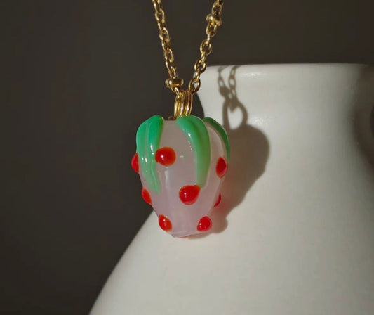 Strawberry pendant white